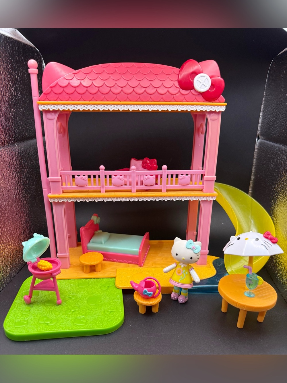 Sanrio Hello Kitty Fun in the Sun Mini Doll Beach House with Accessories ⭐️EUC⭐️